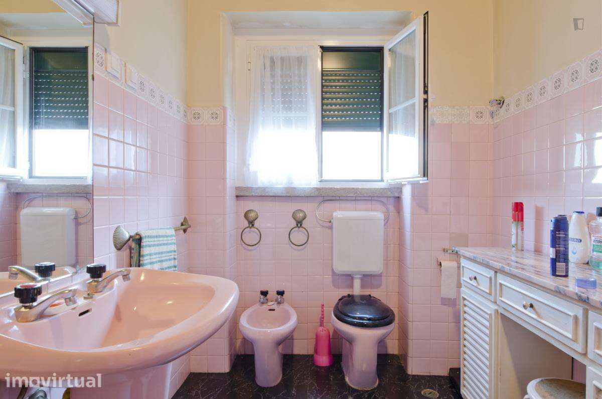 Quarto - localizado em Roma-Areeiro Lisbon - Grande imagem: 3/50