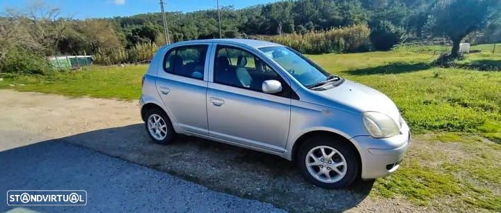 Toyota Yaris 1.0 Base - 1
