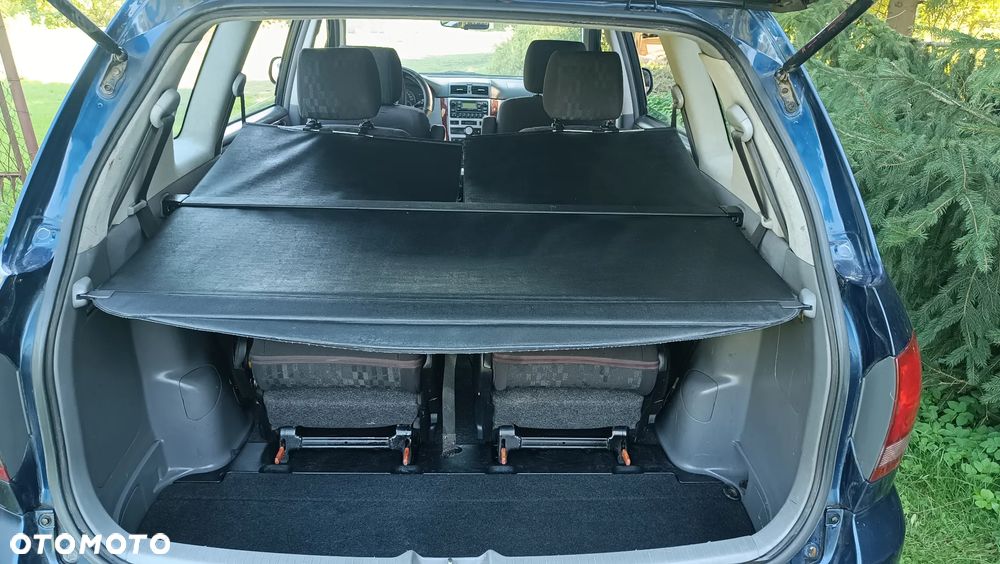 Toyota Avensis Verso D-4D - 9