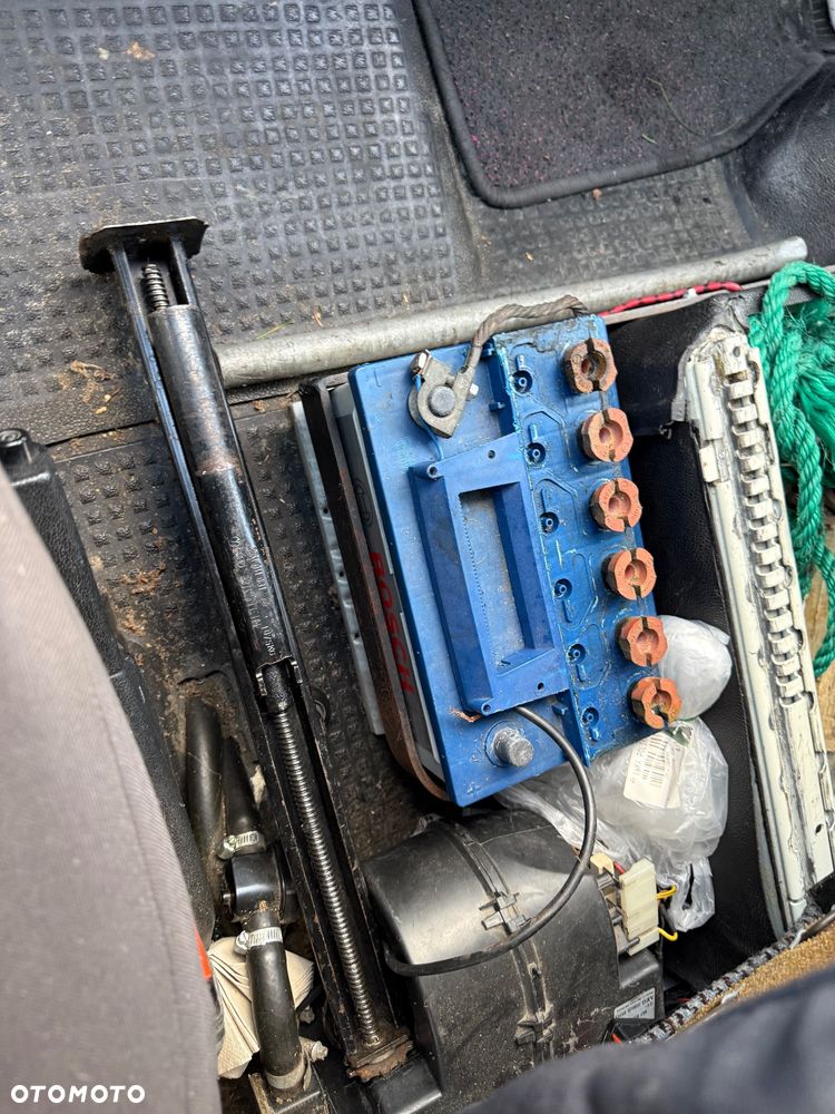 Volkswagen Caravelle - 16