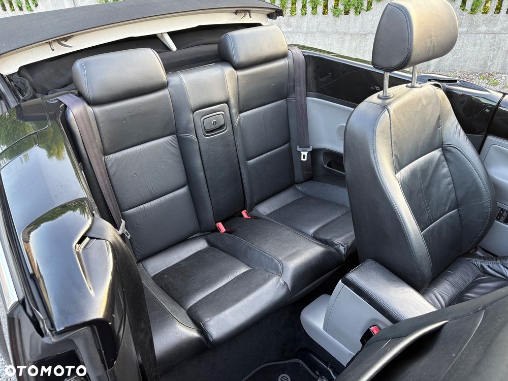 Volkswagen New Beetle - 32