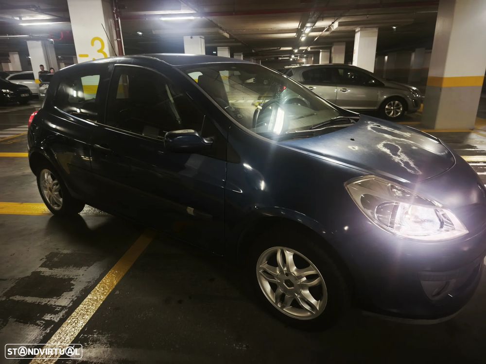 Renault Clio 1.2 16V Confort - 1