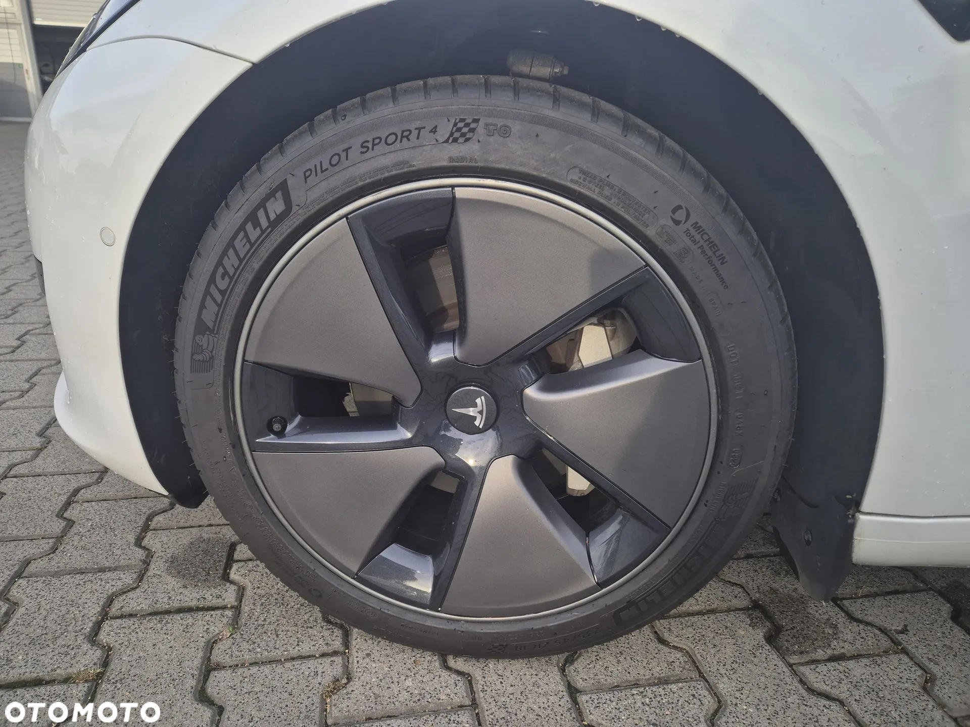 Tesla Model 3 Long Range RWD - 11