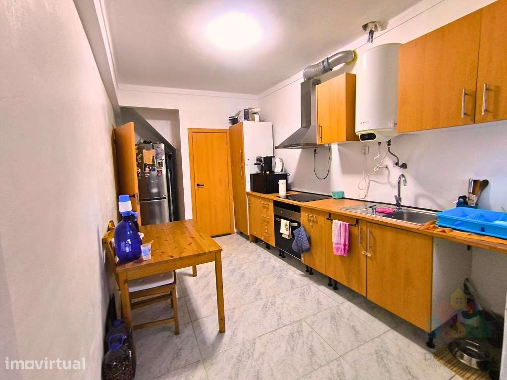 Duplex renovado junto a estação ferroviária em Abrantes - Grande imagem: 5/11