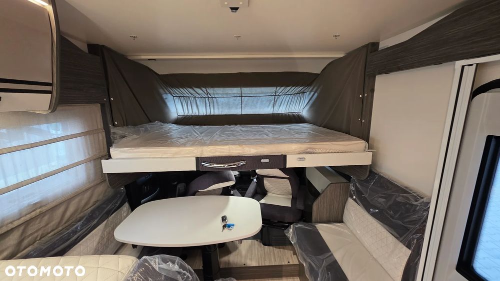McLOUIS NEVIS 879 - INTEGRA - KAMPER - 24