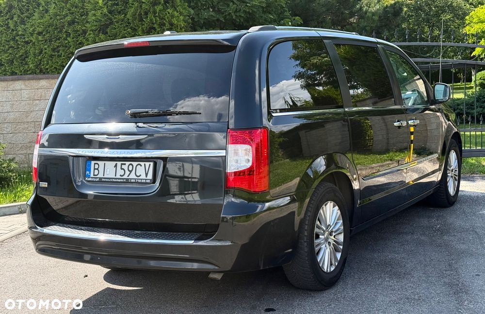 Chrysler Town & Country 3.6 Limited - 12