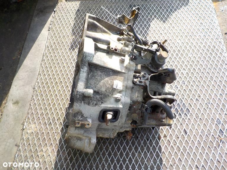 SKRZYNIA BIEGÓW NISSAN X-TRAIL (T30) 2.2 DCI 8H868 - 3