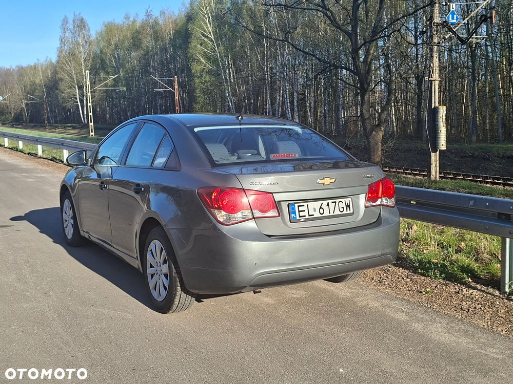 Chevrolet Cruze 1.6 Base - 6