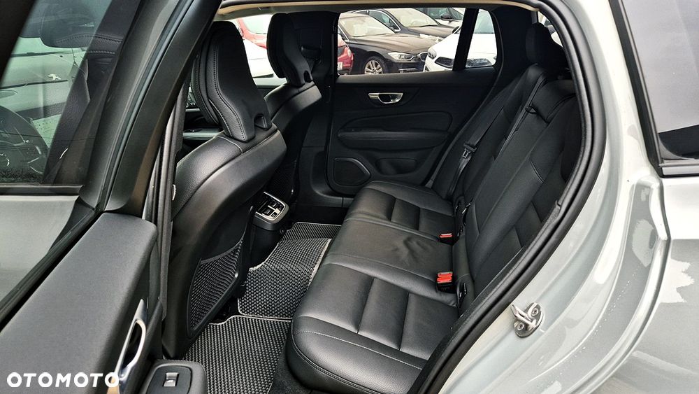 Volvo V60 B5 B AWD Plus Bright - 28