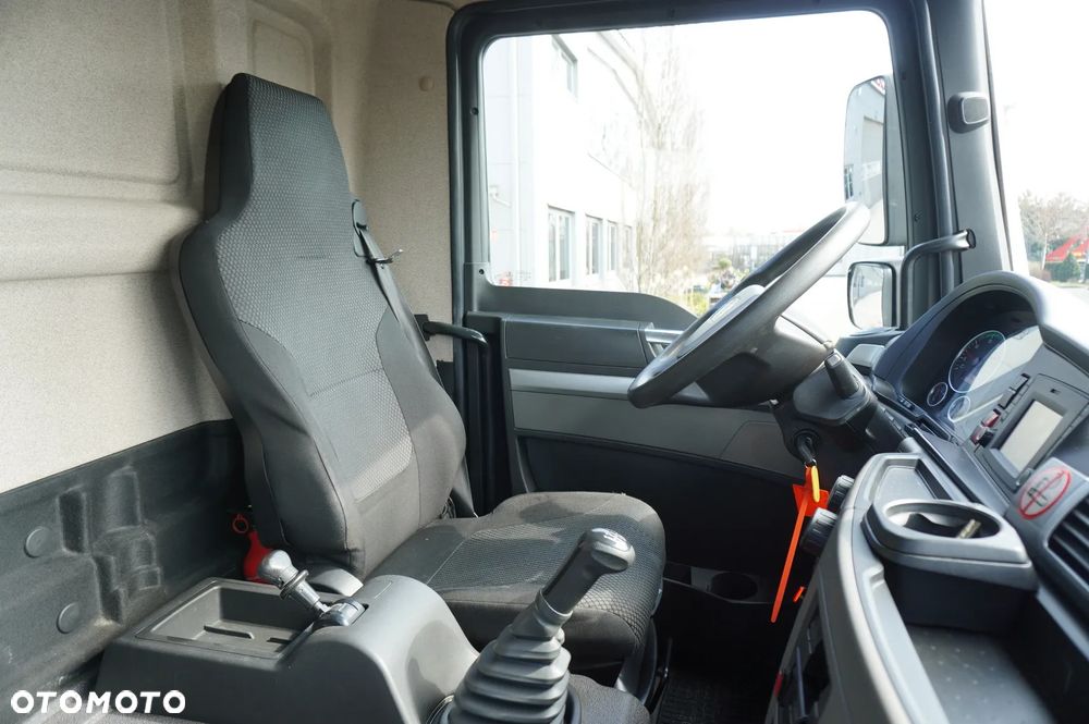 MAN TGL 12.190 / Zabudowa chłodnia 14 EPAL / Carrier Xarios 500 / 3 szt. - 28