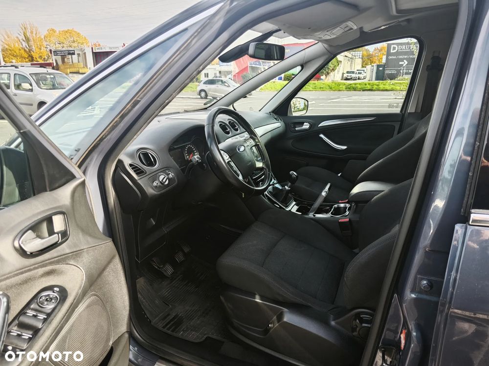 Ford S-Max - 32