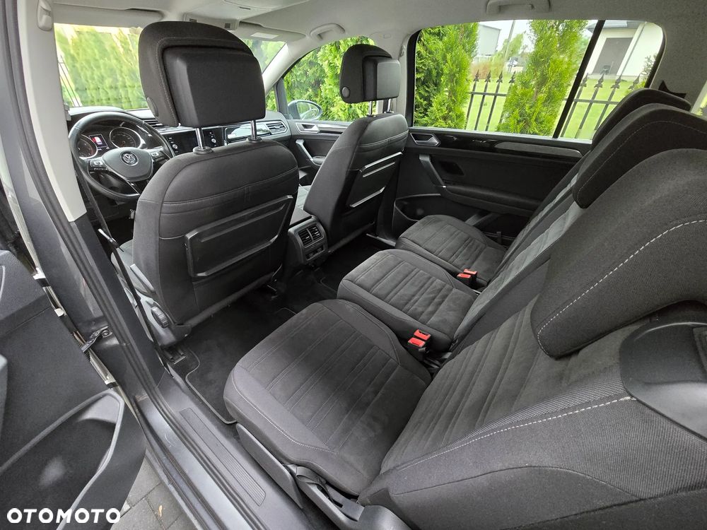 Volkswagen Touran - 15