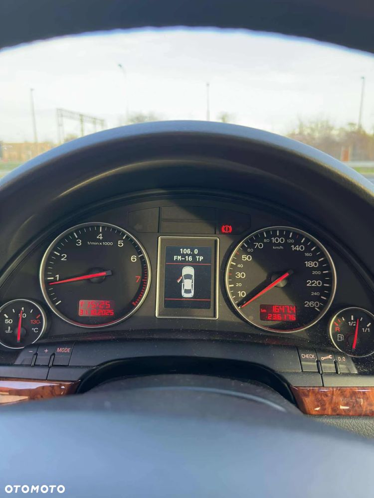 Audi A4 Limousine - 8