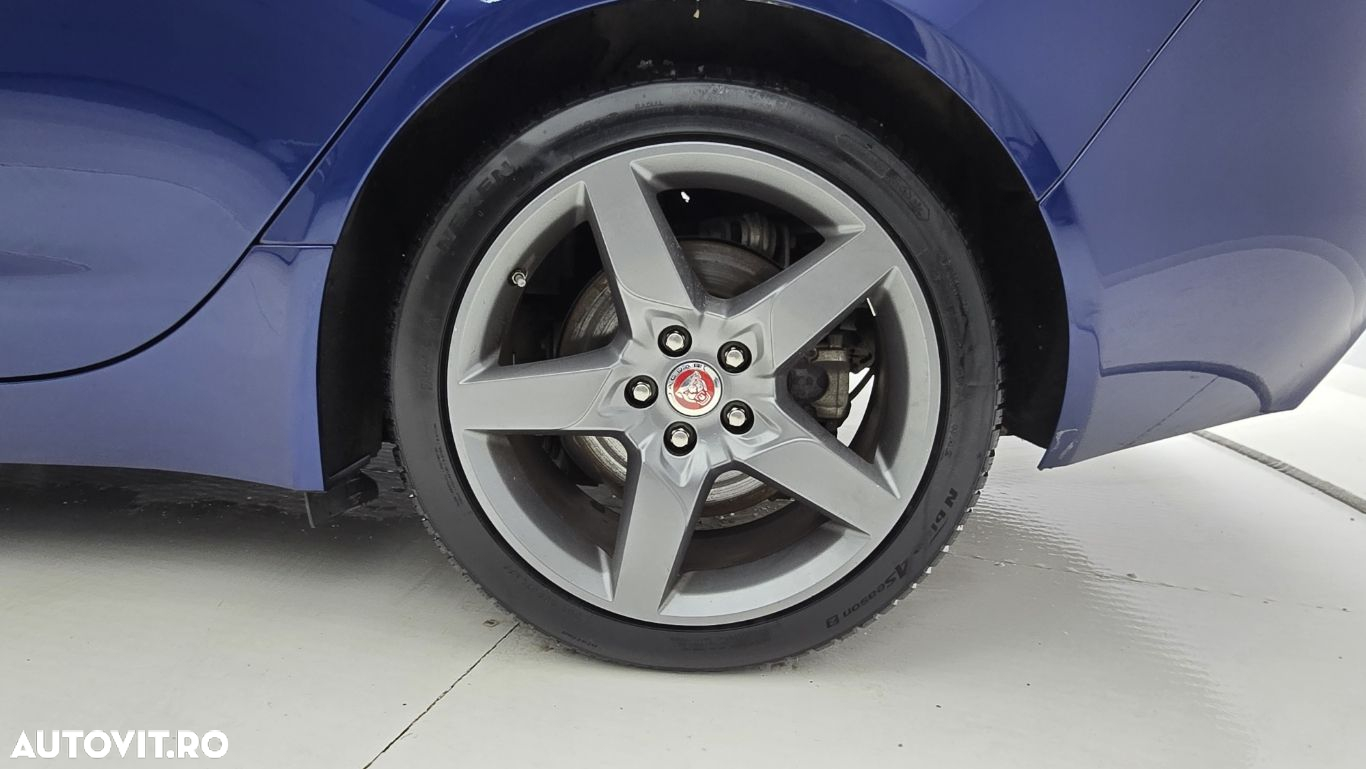 Jaguar XE - 21