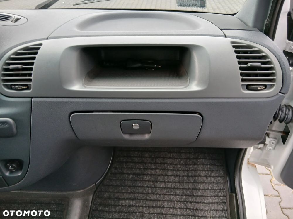 Mercedes-Benz Sprinter 416 - 30