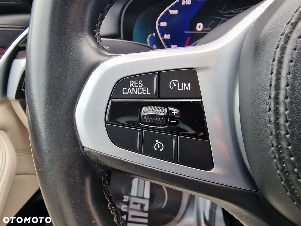 BMW Seria 5 520i Touring M Sport Edition - 35