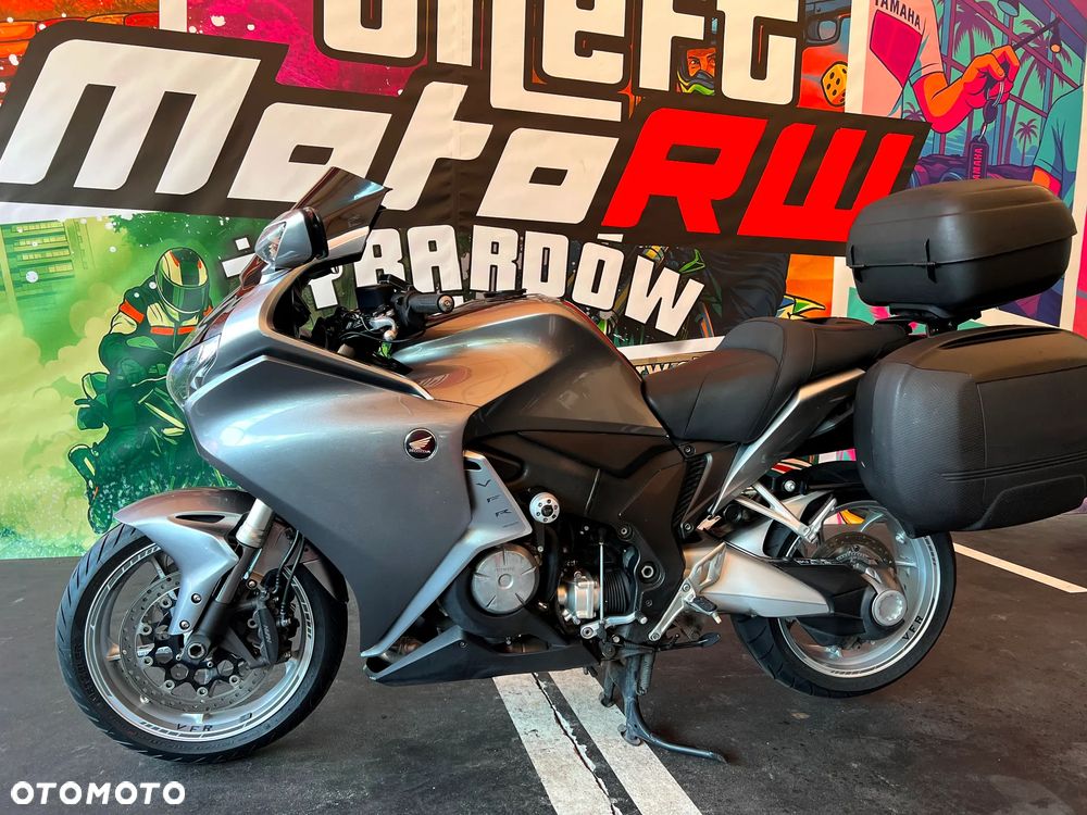 Honda VFR - 3
