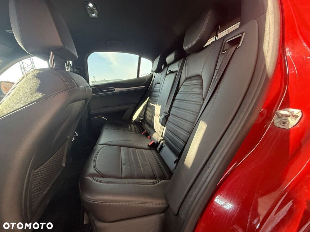 Alfa Romeo Stelvio - 12