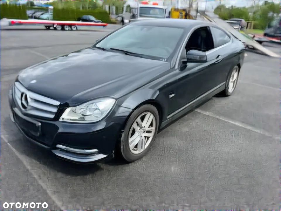 Mercedes-Benz Klasa C 250 CGI BlueEff Sport - 24