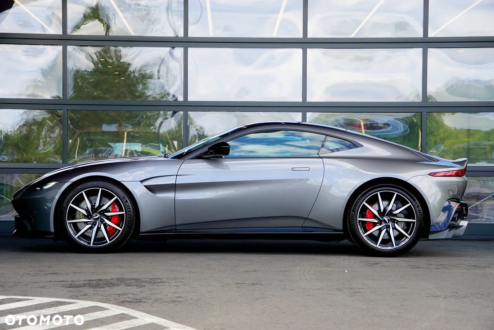 Aston Martin Vantage - 10