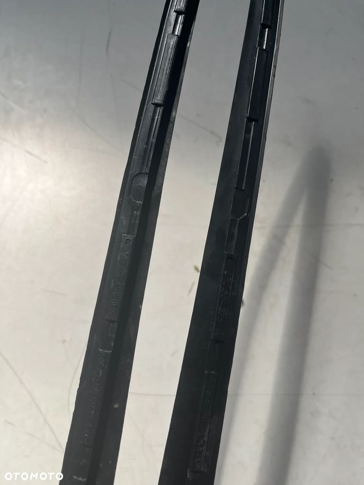 LISTWA SZYBY CZOŁOWEJ PRZEDNIEJ PRAWA/LEWA 5H0854328,5H0854327 VW GOLF VIII 8 5H 25R - 2