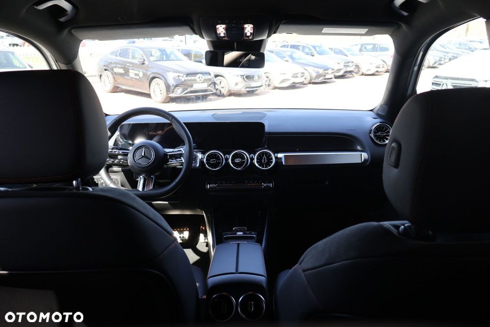 Mercedes-Benz GLB - 12