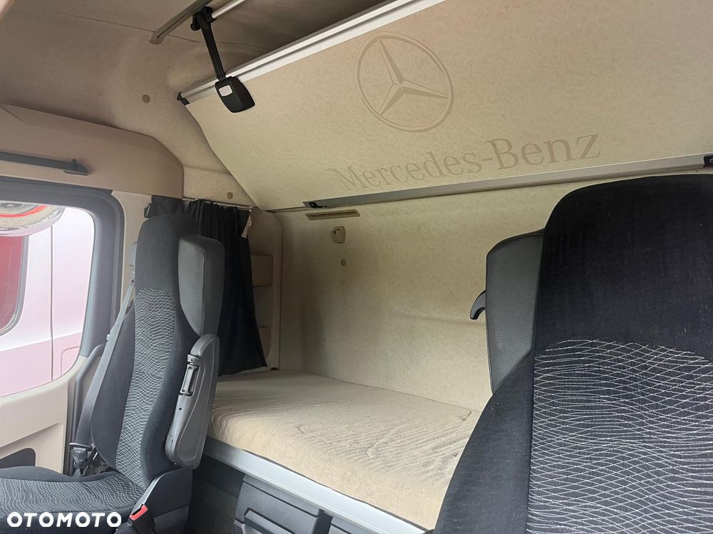 Mercedes-Benz - 8