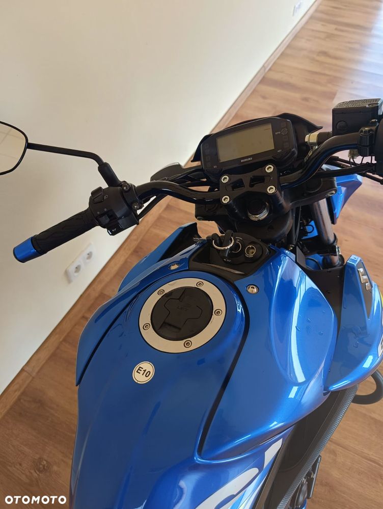 Suzuki GSX - 11
