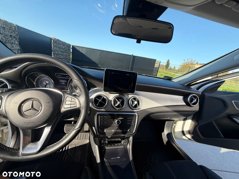 Mercedes-Benz GLA - 16