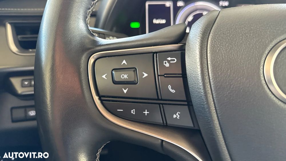 Lexus UX 250h FWD Executive - 19