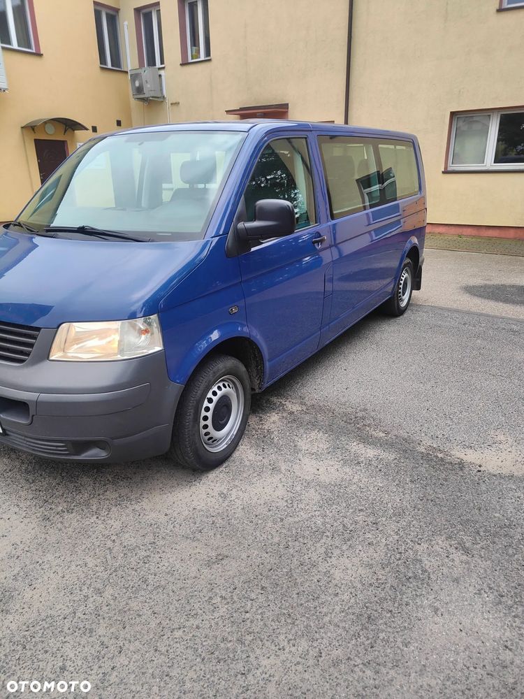 Volkswagen Caravelle - 10