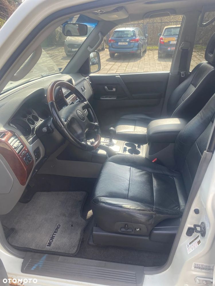 Mitsubishi Montero 3.8 Limited - 12