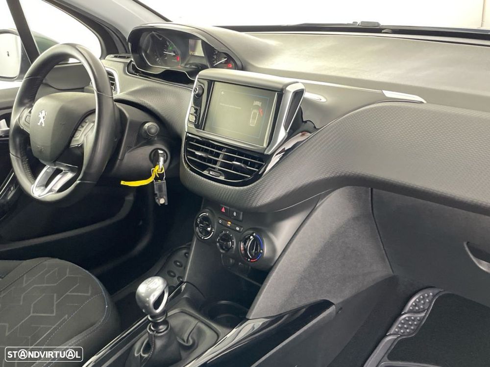 Peugeot 2008 1.2 PureTech Signature - 23