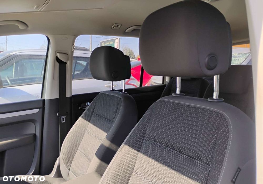 Volkswagen Touran - 9