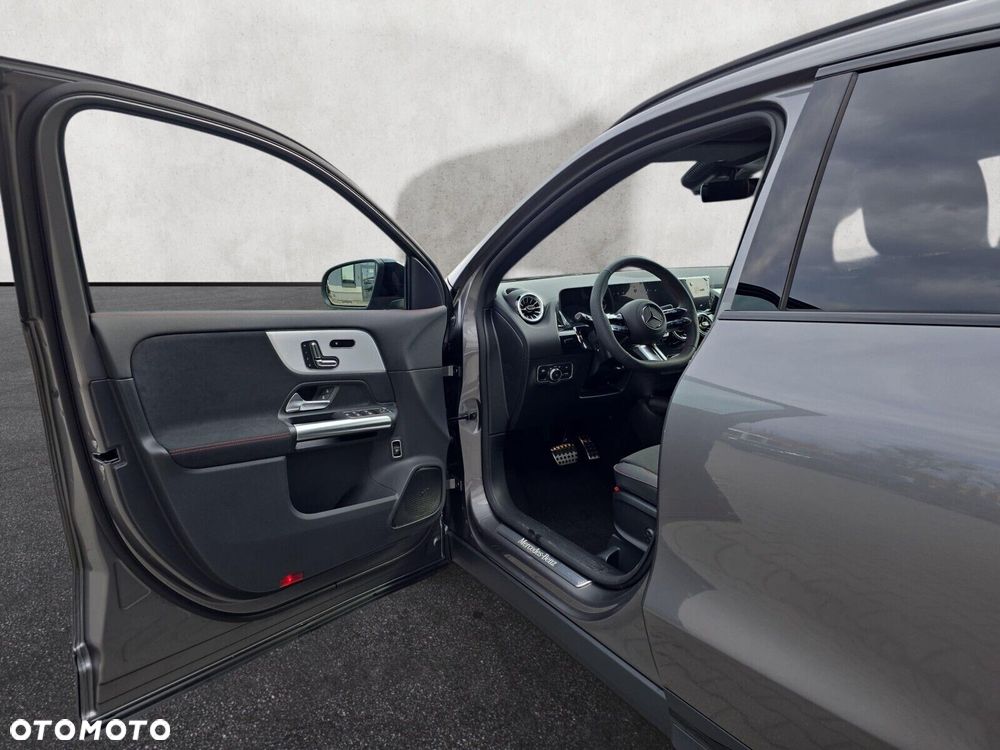 Mercedes-Benz GLA - 11