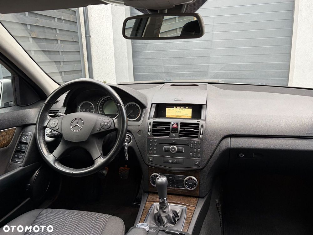 Mercedes-Benz Klasa C 180 Kompressor BlueEFFICIENCY Elegance - 29