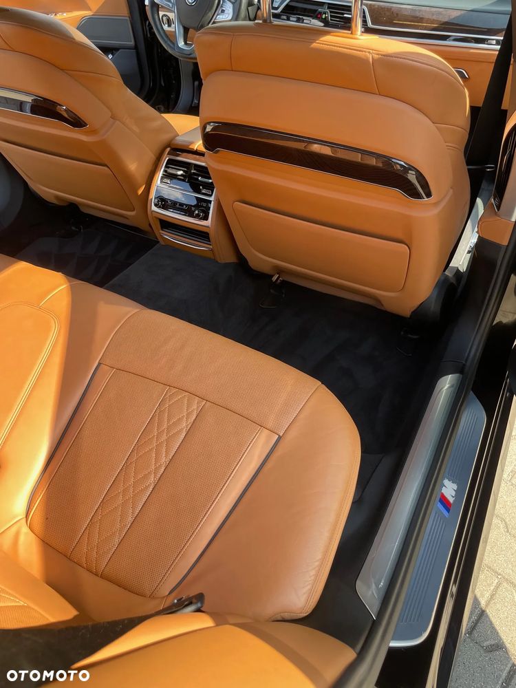BMW Seria 7 750Li - 12