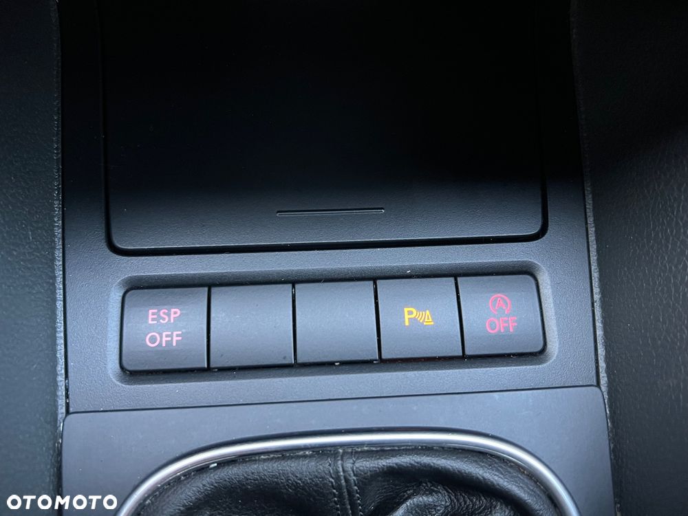 Volkswagen Golf 1.6 TDI DPF BlueMotion - 27