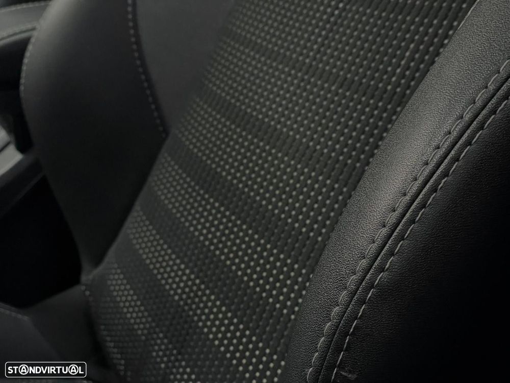 Peugeot 2008 1.2 PureTech Allure EAT6 - 17