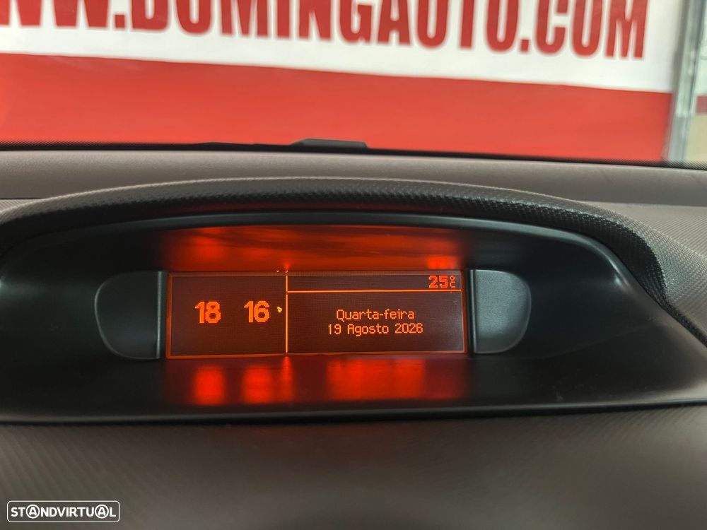Peugeot 308 1.4 16V Executive - 11