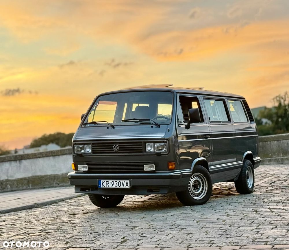 Volkswagen Transporter - 1