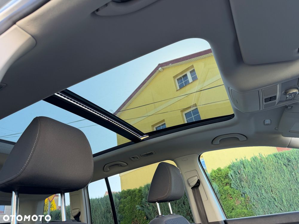 Volkswagen Touran 2.0 TDI DPF DSG STYLE - 11