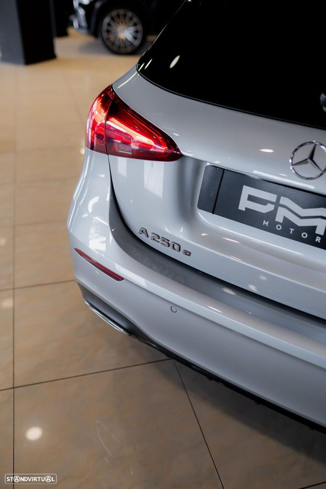 Mercedes-Benz A 250 e 8G-DCT AMG Line - 14