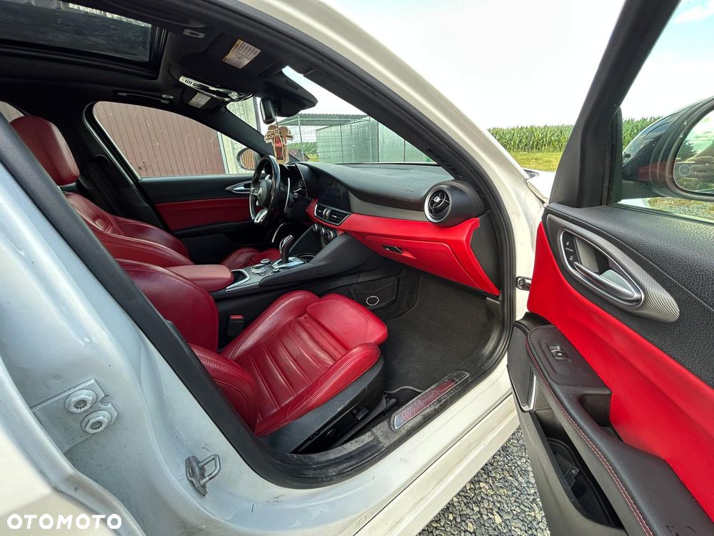 Alfa Romeo Giulia 2.0 Turbo 16V AT8 Veloce Ti - 13