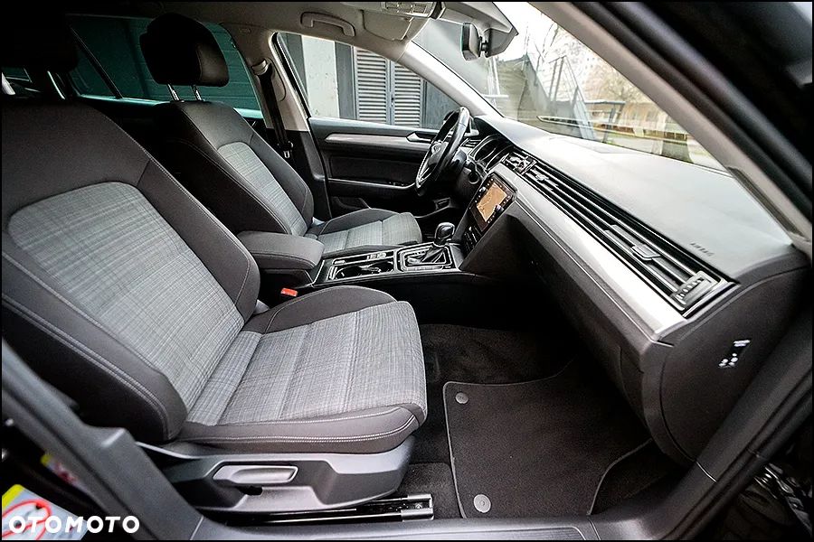 Volkswagen Passat - 37