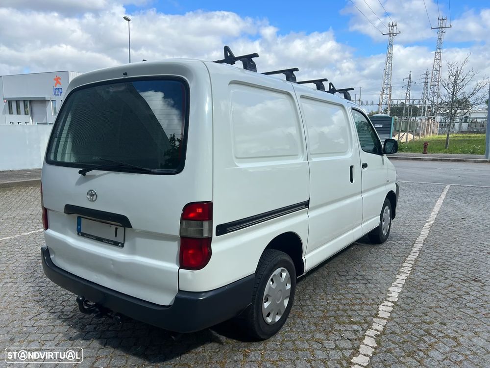 Toyota HIACE - 7