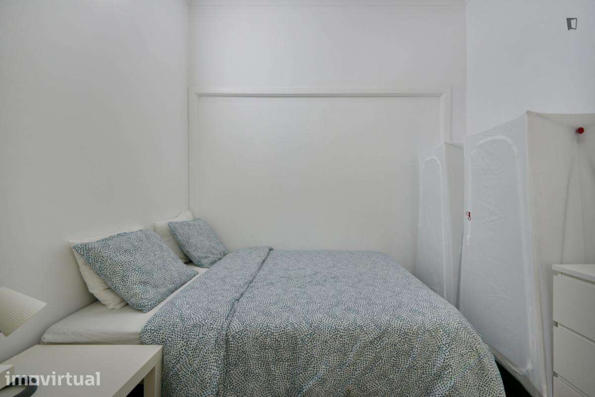 Quarto - localizado em Marquês de Pombal Lisbon - Grande imagem: 5/13
