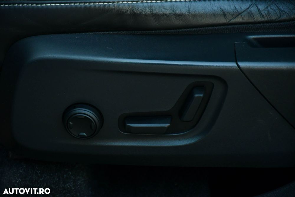 Volvo XC 40 D4 AWD Geartronic R-Design - 25