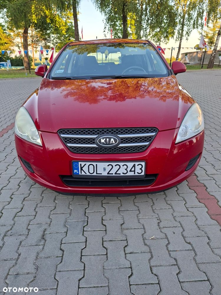Kia Ceed - 10