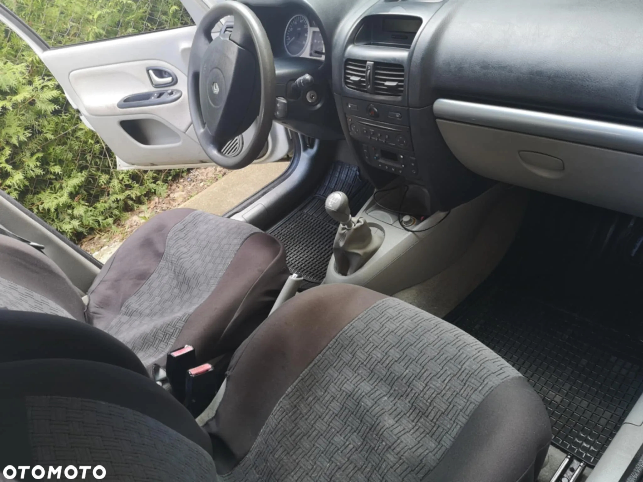 Renault Clio - 10